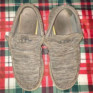 (B3G1) Gray Hey Dudes